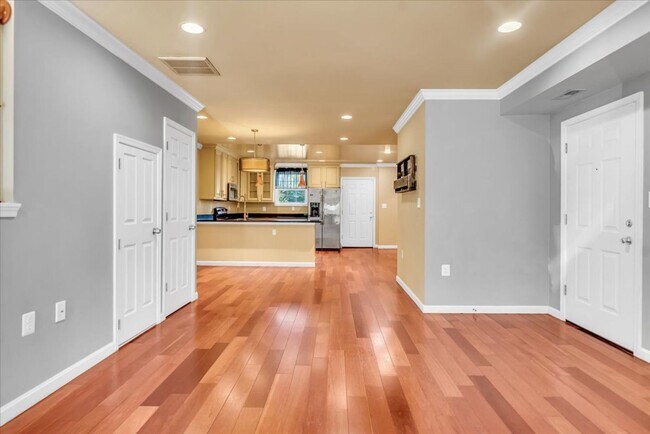 Foto del edificio - Stunning 3 BR/2 BA Single-Family Home in D...