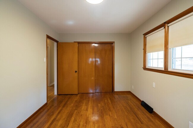 Foto del edificio - Charming Ranch Home with a great yard in Desirable Southwest Columbia