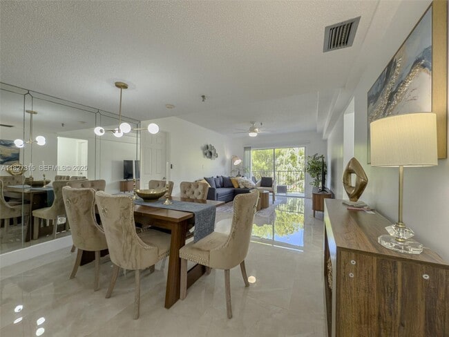 Building Photo - 250 NE 181st St