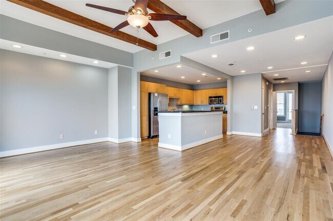 Foto del edificio - 5055 Addison Cir