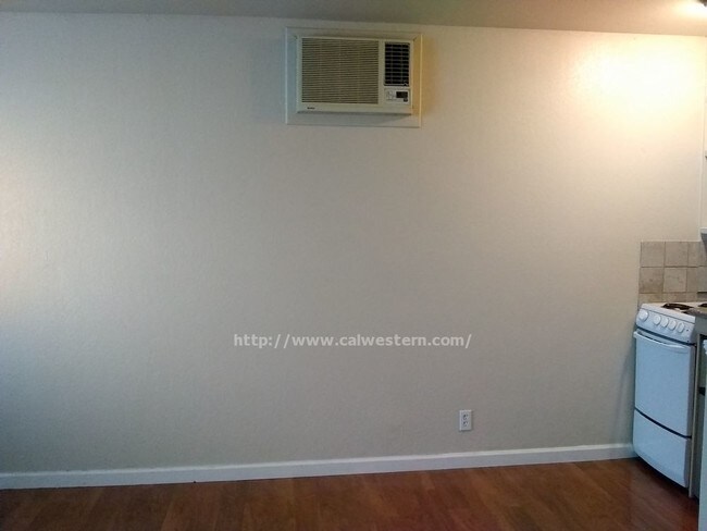 Building Photo - 10384 Alpine Dr