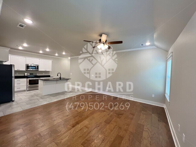 Building Photo - 592 Bradford Dr