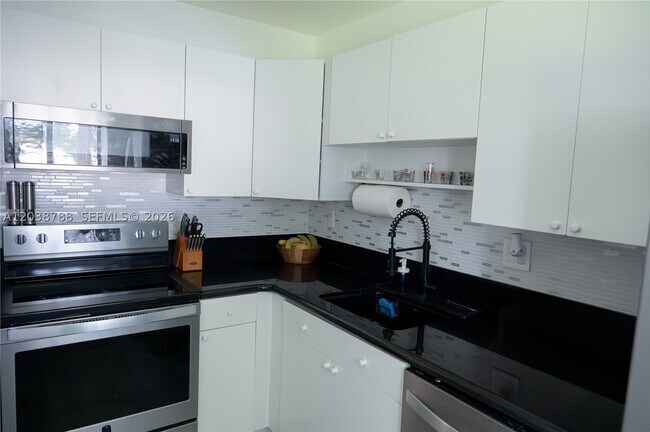 Foto del edificio - 3500 Gateway Dr