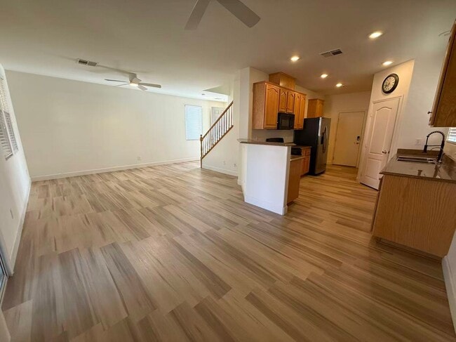 Foto del edificio - GORGEOUS 2-STORY HOME IN THE VISTAS