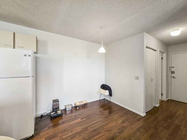 Building Photo - 1500 Edenwold Heights NW