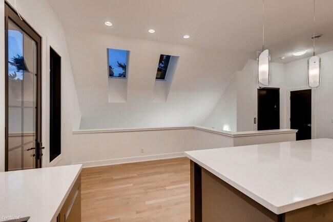 Building Photo - 5043 Ewing Ave S