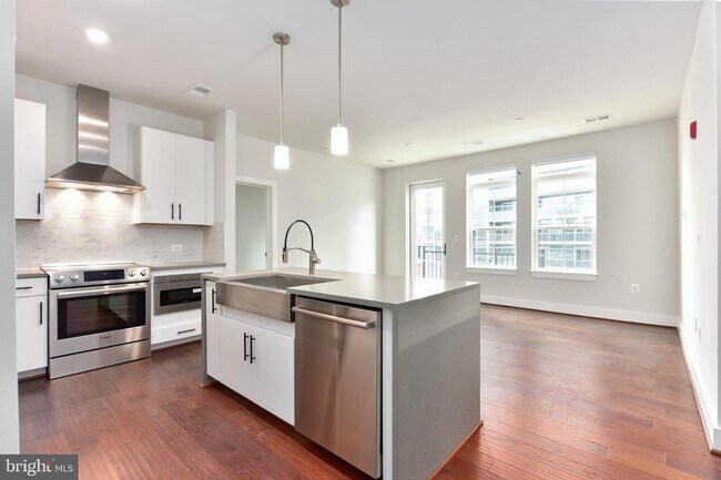 Building Photo - 1411 Key Blvd