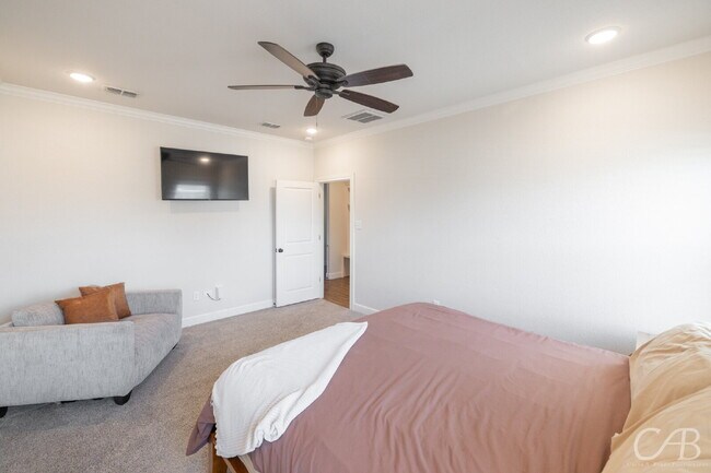 Foto del edificio - For Lease