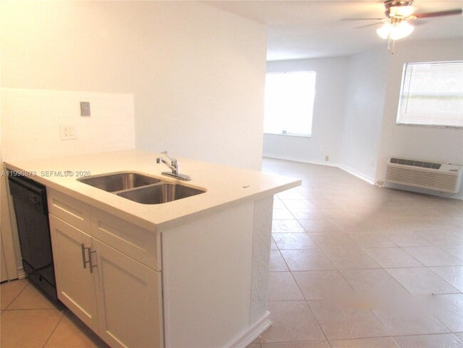 Foto del edificio - 4581 W McNab Rd