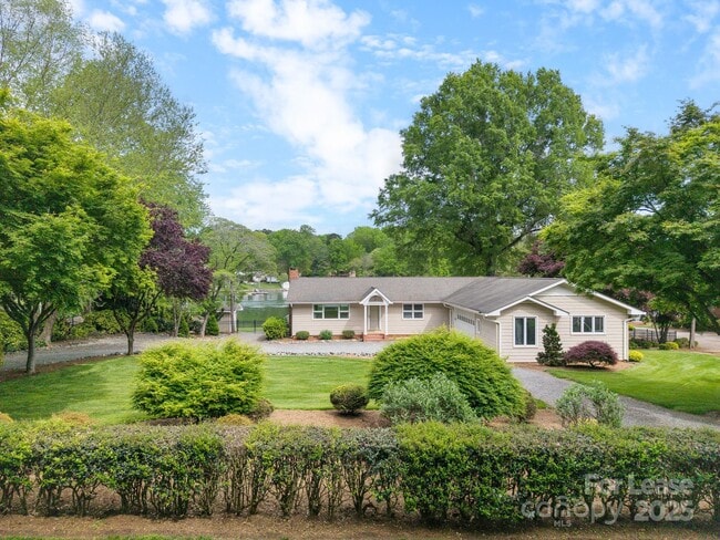 Foto del edificio - 173 Riverwood Rd