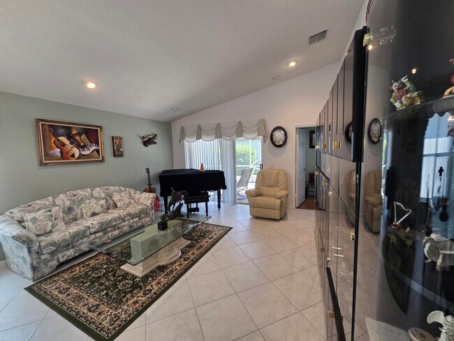 Building Photo - 7470 Chorale Rd
