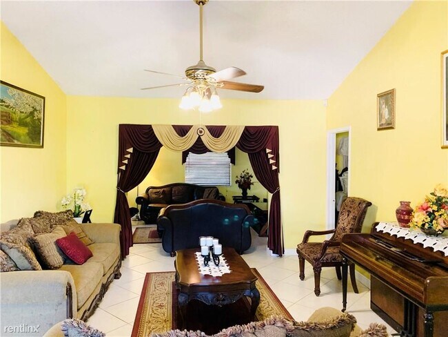 Building Photo - 3 br, 2 bath House - 9300 Crescent Dr