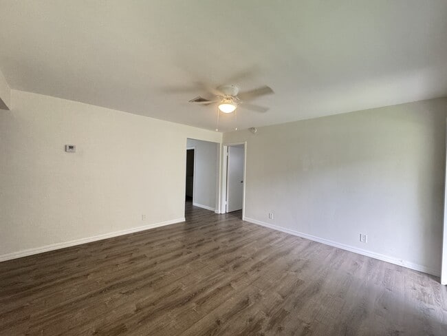 Building Photo - 602 SW 5th Ave