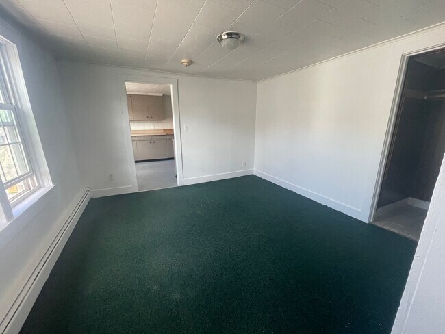 Foto del edificio - Spacious 1–2 Bedroom Apartment for Rent – Adams, MA