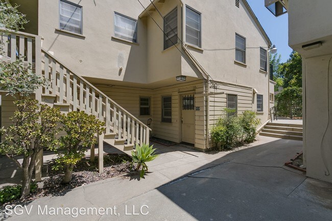 Building Photo - 953 S Marengo Ave