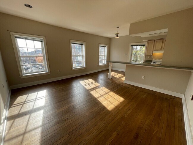 Photo - Junior League - 3039 M Apartment