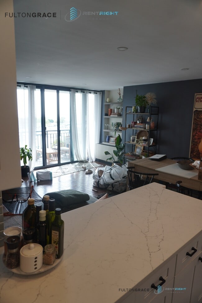 Foto del edificio - 3440 N Lake Shore Dr