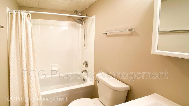 Foto del edificio - 2402 Marquette Rd