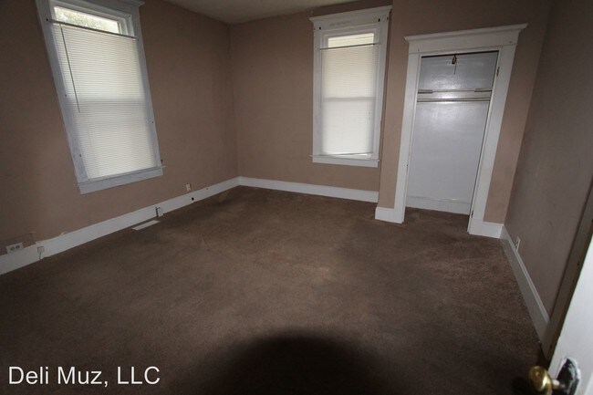 Foto del edificio - 213 Taylor Ave