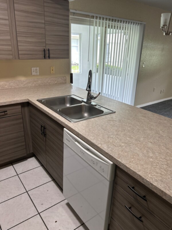 Foto del edificio - 6404-6422 Odom Rd