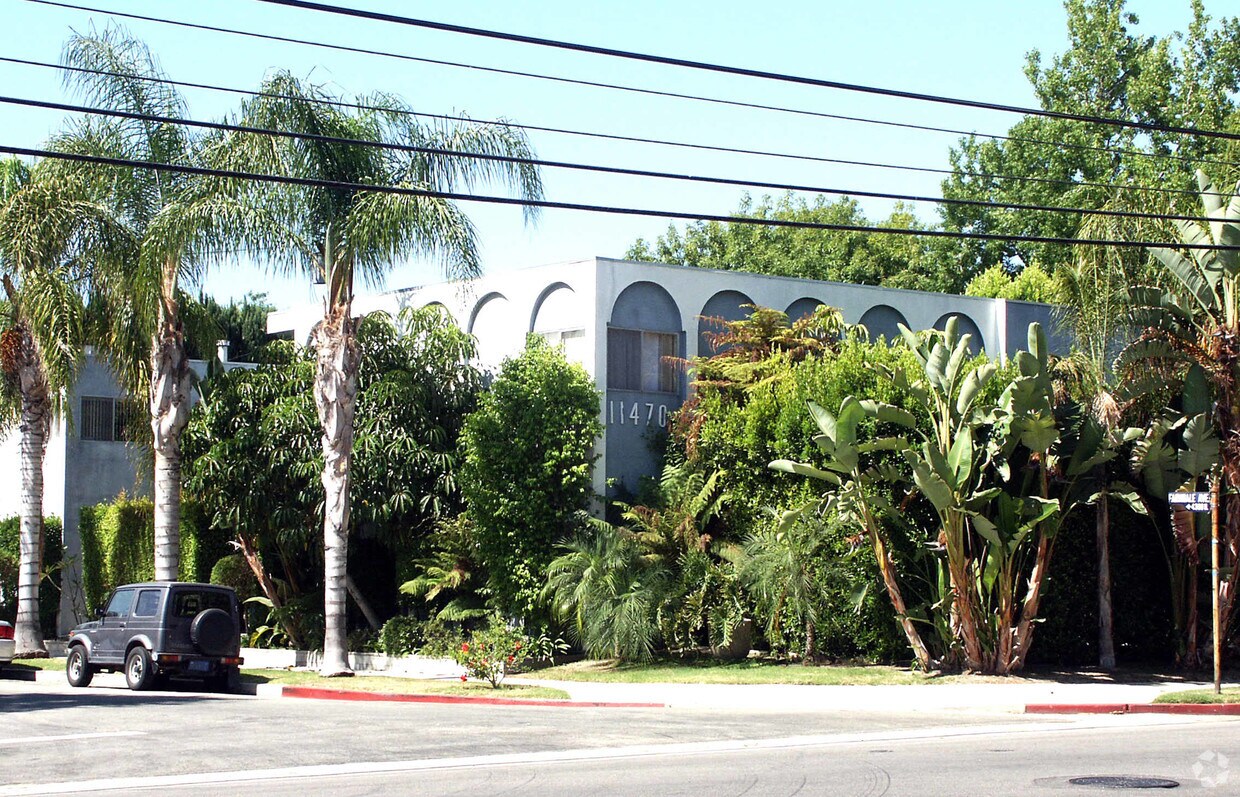Building Photo - 11470 Moorpark St
