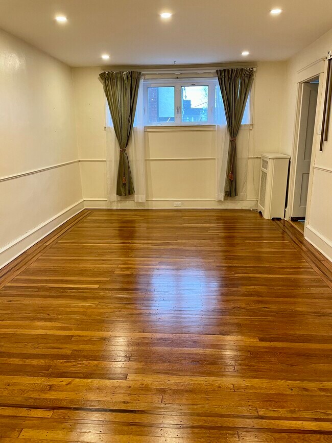 Foto del edificio - 3304 Tilden St