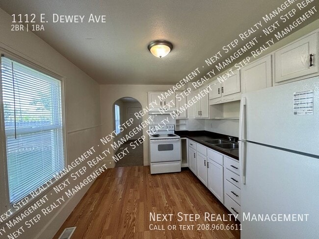 Building Photo - 1112 E Dewey Ave
