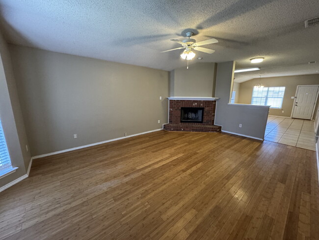 Building Photo - House Located Within Shadow Hills Near Wal...