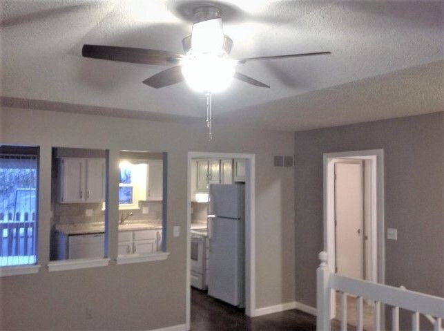 Foto del edificio - 8206 Woodson Dr