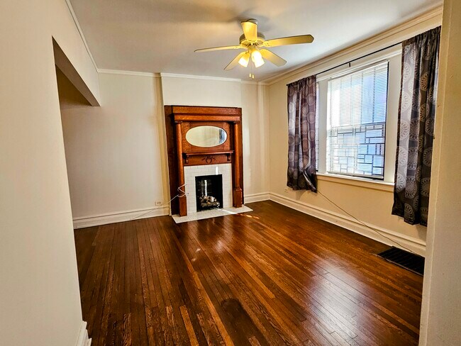 Sala de estar - 6942 S Dante Ave