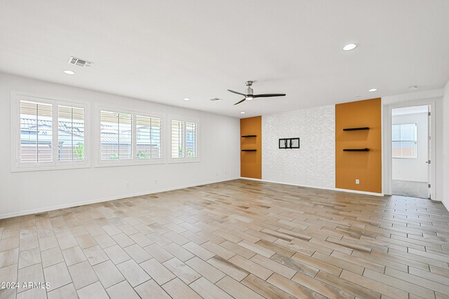 Foto del edificio - 14049 W Desert Hollow Dr