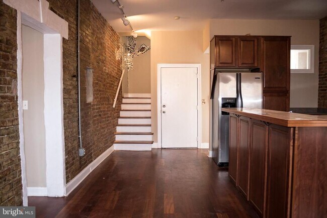 Building Photo - 635 N 3rd St
