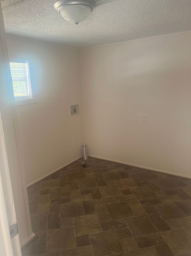 Building Photo - 2BR 1 BA Mobile Home Mary Esther $1100 m/o