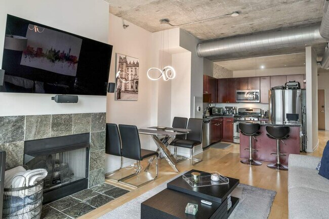 Foto del edificio - 700 N Larrabee St