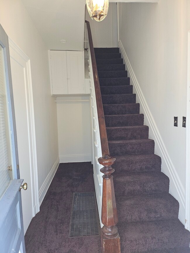 Main Entry - 777 Center St