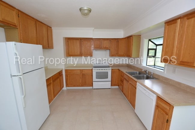 Building Photo - 42555 Braddock Rd