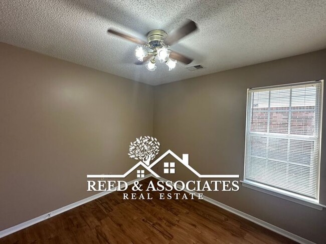 Building Photo - Move-In Ready 3BR in Cordova – Fireplace, Fenced Yard & Pets Welcome