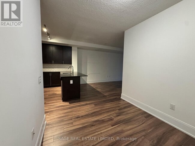 Photo du bâtiment - 560 Front St W