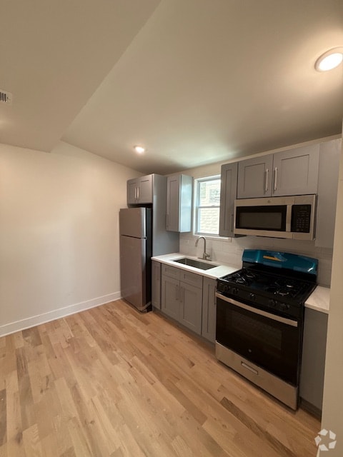 Building Photo - 2923 N Wisner Ave