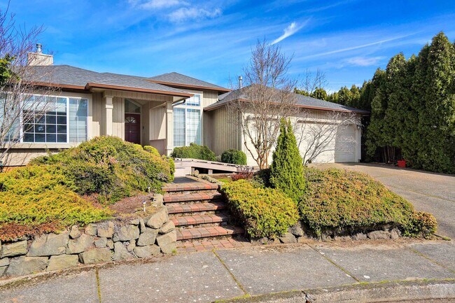 Foto del edificio - Spacious 3 bed, 2 bath with office (office can be used as 4th bedroom).