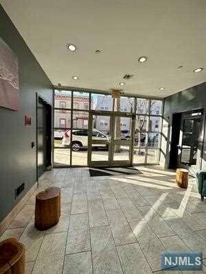 Building Photo - 428 68th St