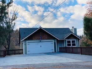 Building Photo - 1302 Calgary Dr