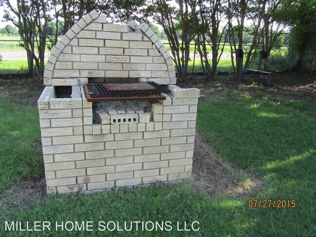 Building Photo - 3 br, 1 bath House - 10000 SE 59TH ST