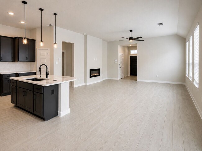 Foto del edificio - Beautiful 3 Bedroom Home + Study in Paramount