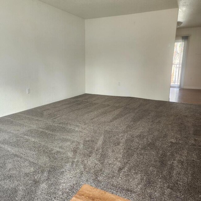 Building Photo - 444 NW D St