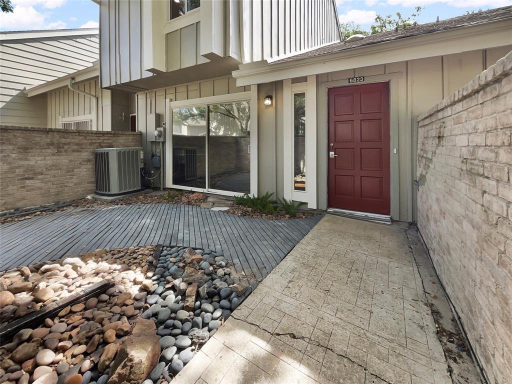 Foto principal - 6823 Greenway Chase St