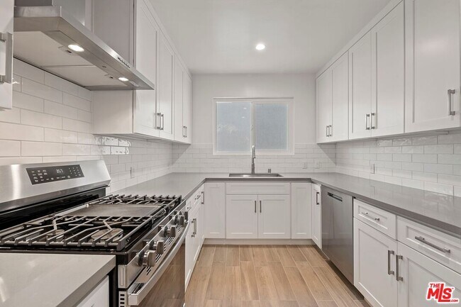 Building Photo - 1252 N Crescent Heights Blvd