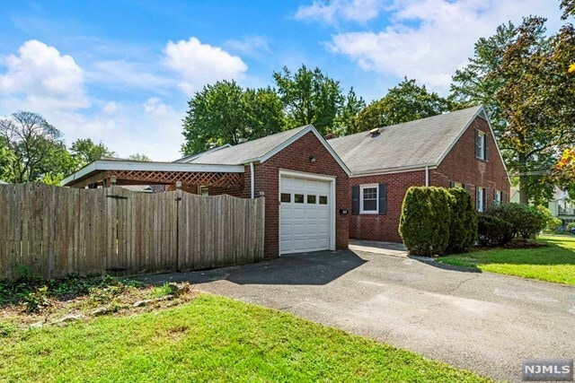 Primary Photo - 244 Hickory Ave