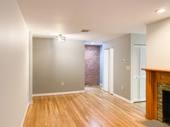 Building Photo - 90 Gainsborough St