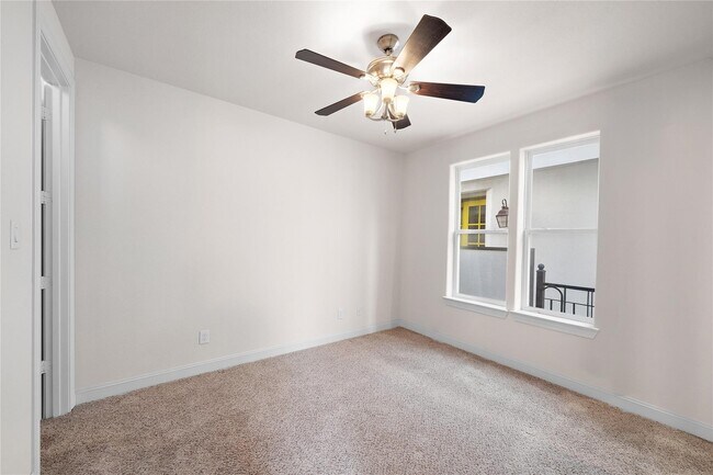 Foto del edificio - 1048 W 21st St